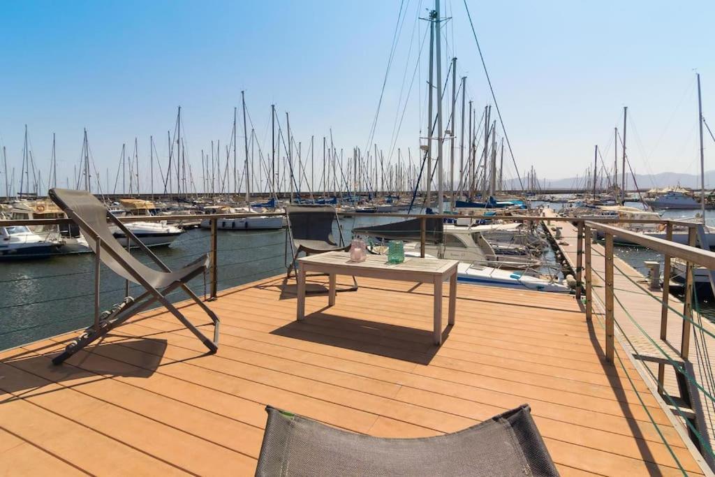 Houseboat Sardinia Suite กาญารี ภายนอก รูปภาพ