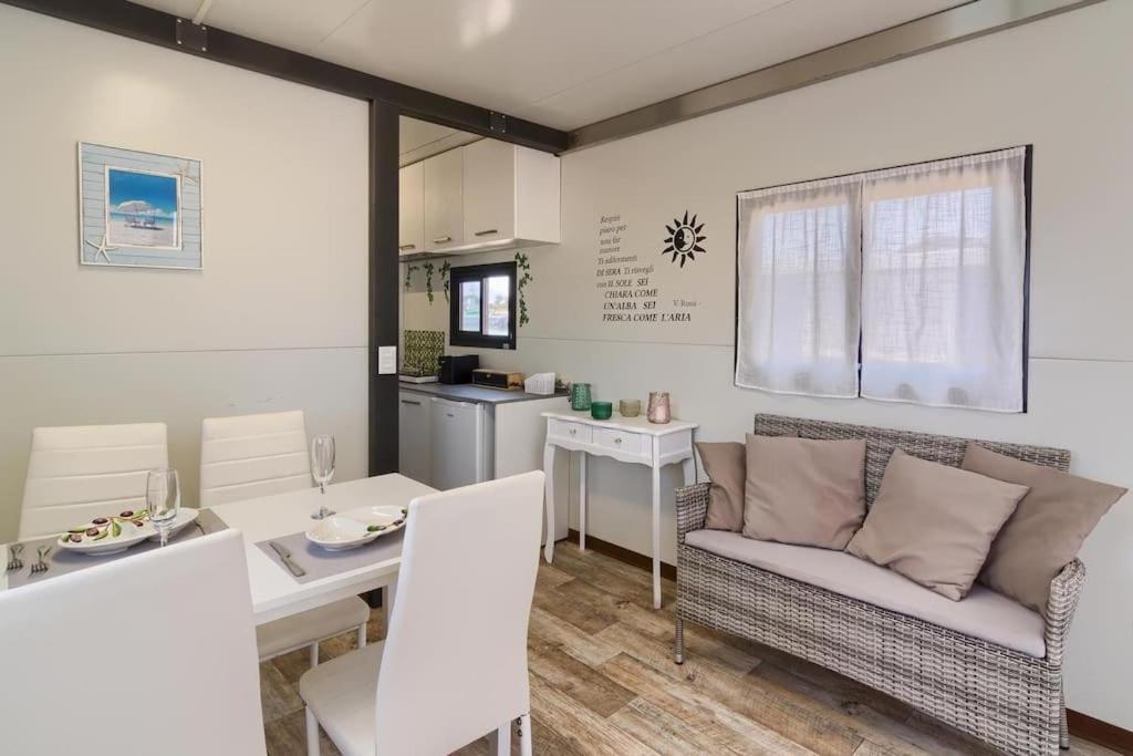 Houseboat Sardinia Suite กาญารี ภายนอก รูปภาพ