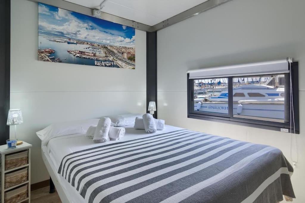 Houseboat Sardinia Suite กาญารี ภายนอก รูปภาพ