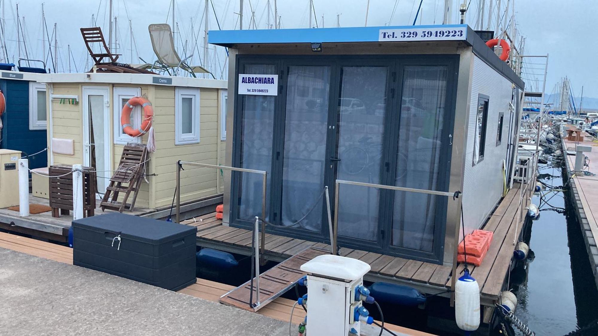 Houseboat Sardinia Suite กาญารี ภายนอก รูปภาพ