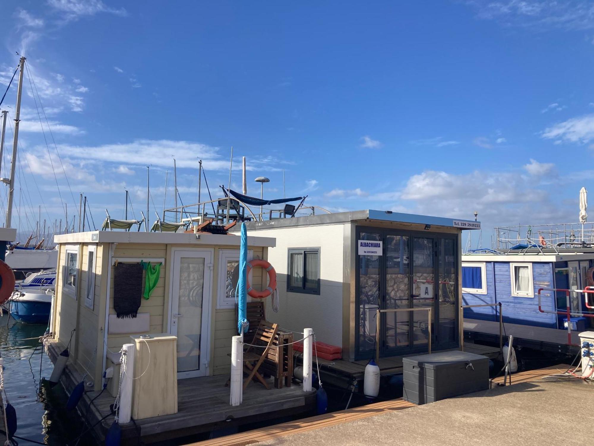 Houseboat Sardinia Suite กาญารี ภายนอก รูปภาพ